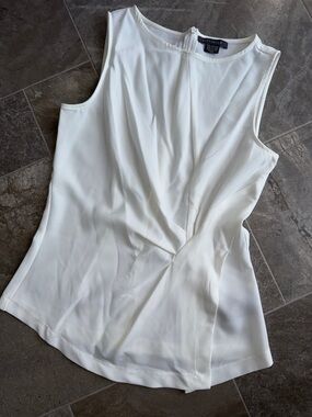 Sleeveless Cream Twist-Front Women's blouse NWOT XS